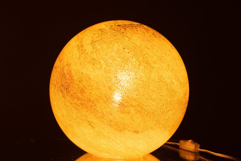 Moderne gelbe Glas Kugel Tischlampe Jolipa Dany – Bild 4