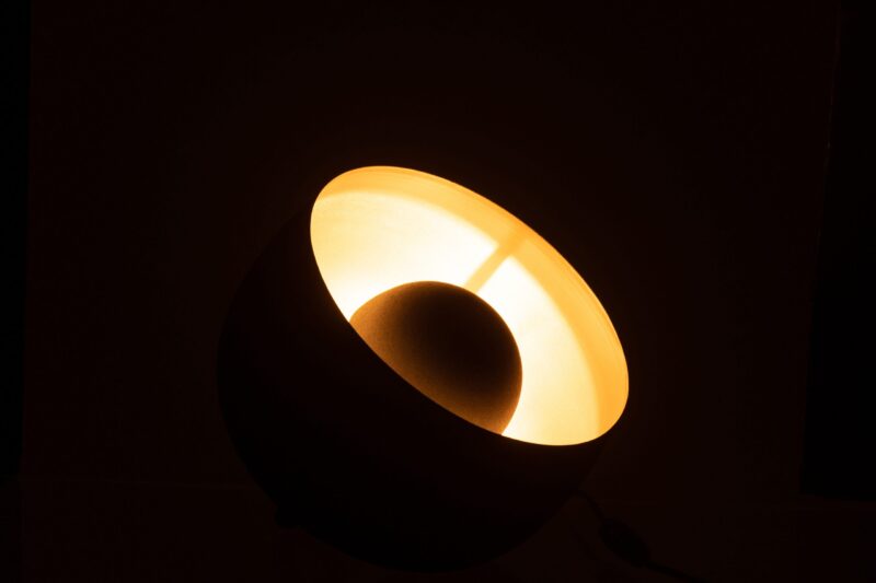 Retro Gold mit schwarzer Tischlampe Jolipa Millie – Bild 4