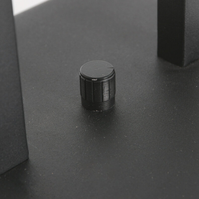 schwarze-tischlampe-mit-geometrischem-muster-steinhauer-stang-3703zw-9